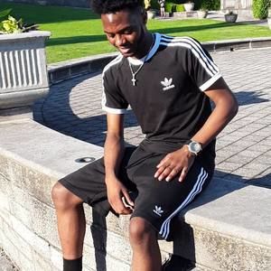 Meet your Posher, Perry